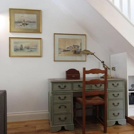 Lovely Spacious Cottage Near The Coast セント・オーステル エクステリア 写真