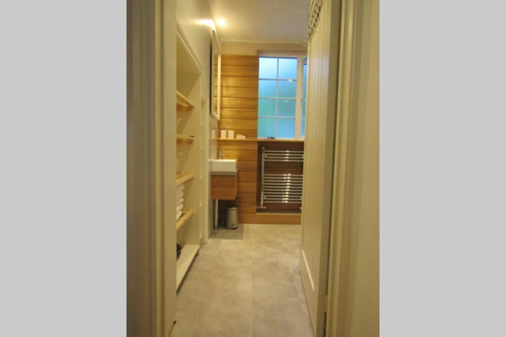 Lovely Spacious Cottage Near The Coast セント・オーステル エクステリア 写真